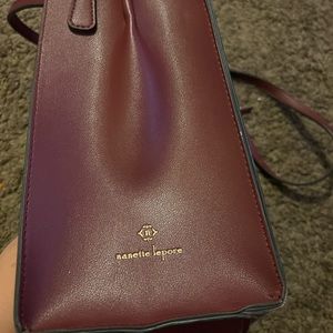Burgundy tote multiple pockets